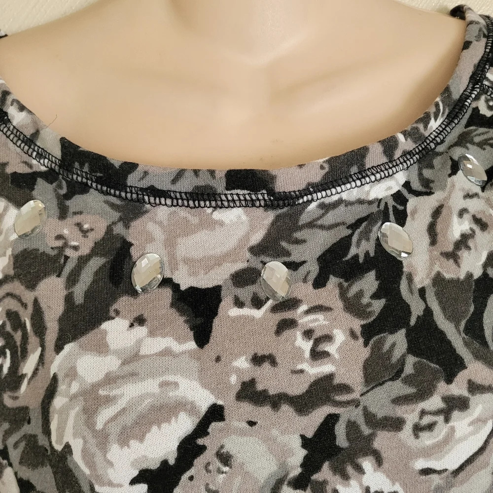 Dream Out Loud Floral Scoop Neck Sweatshirt Top with Gems Size Junior XL NEW - Picture 4 of 9